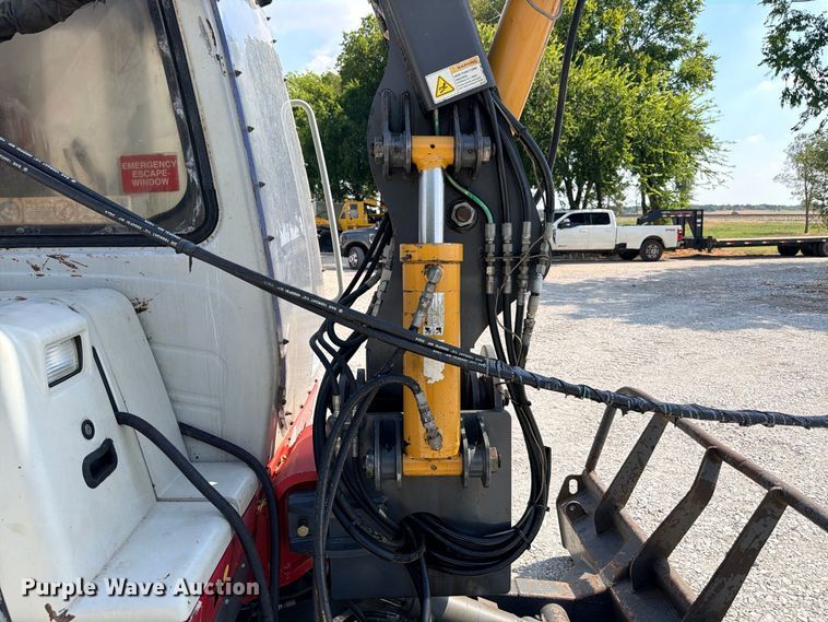 image for item DU1537 2011 Takeuchi TB250 tree trimmer