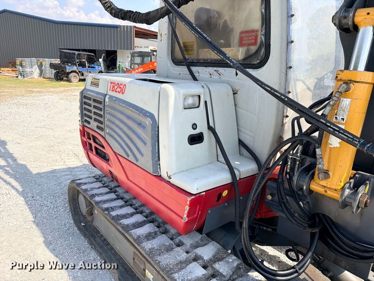 image for item DU1537 2011 Takeuchi TB250 tree trimmer
