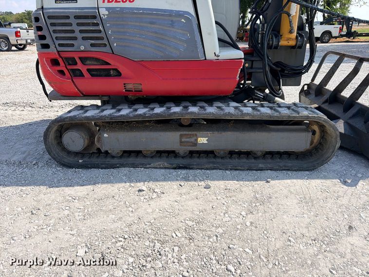image for item DU1537 2011 Takeuchi TB250 tree trimmer