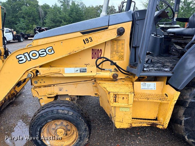 image for item DU1547 2006 John Deere 310SG backhoe