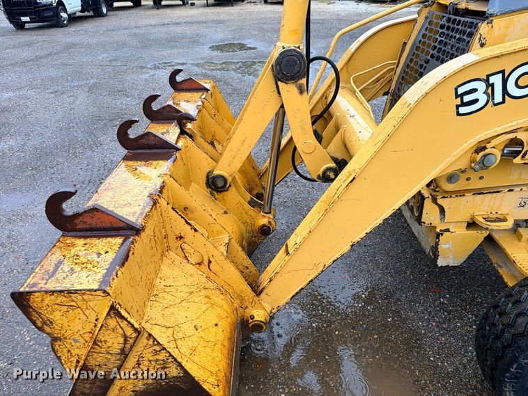 image for item DU1547 2006 John Deere 310SG backhoe