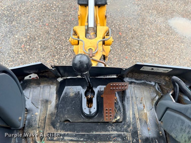 image for item DU1547 2006 John Deere 310SG backhoe