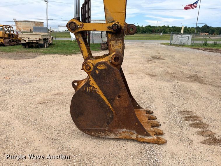 image for item DU1549 1990 Caterpillar EL240B excavator