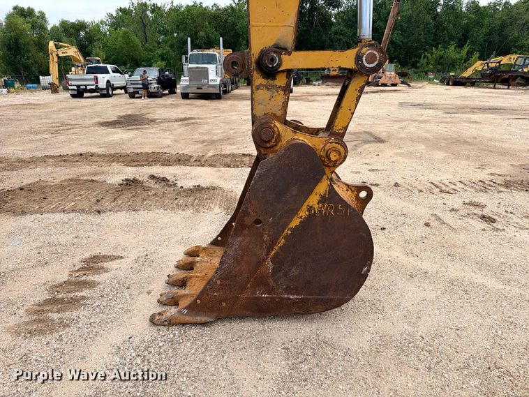 image for item DU1549 1990 Caterpillar EL240B excavator