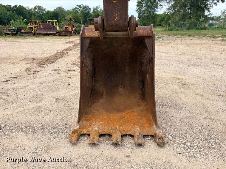 image for item DU1549 1990 Caterpillar EL240B excavator
