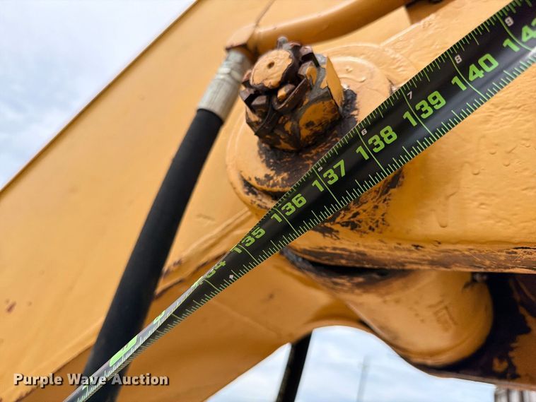 image for item DU1549 1990 Caterpillar EL240B excavator