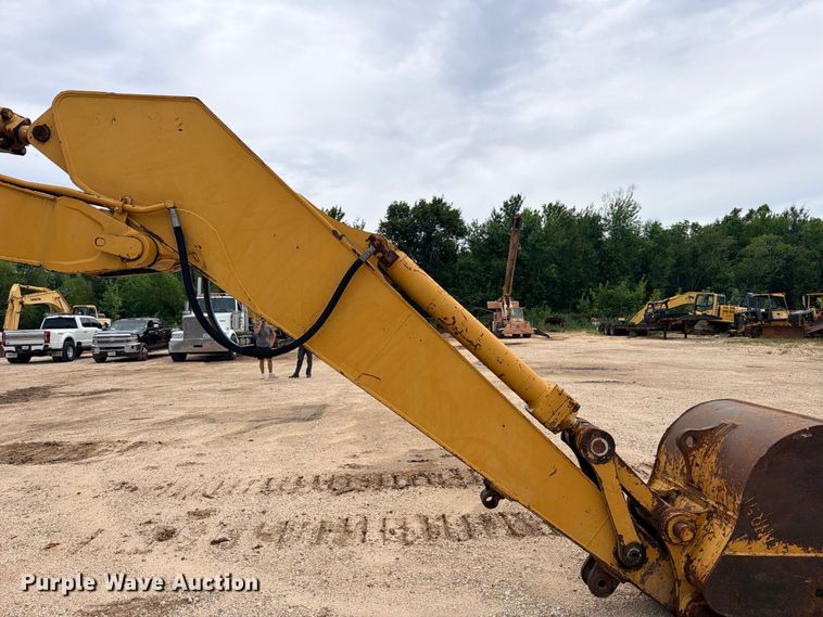 image for item DU1549 1990 Caterpillar EL240B excavator