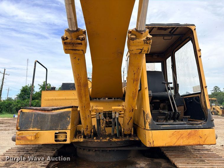 image for item DU1549 1990 Caterpillar EL240B excavator