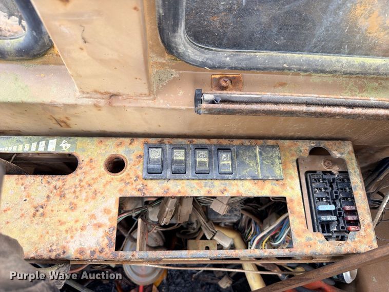 image for item DU1549 1990 Caterpillar EL240B excavator