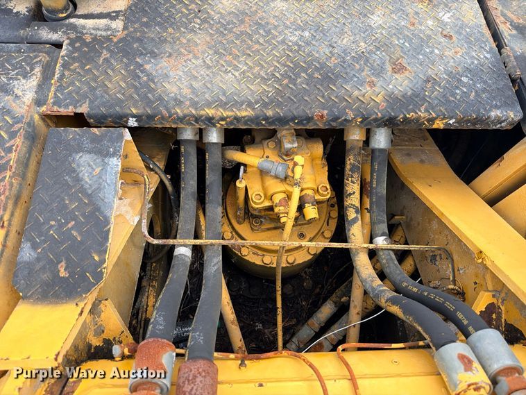 image for item DU1549 1990 Caterpillar EL240B excavator