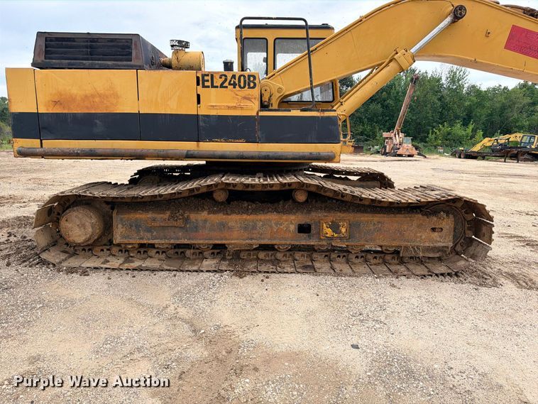 image for item DU1549 1990 Caterpillar EL240B excavator