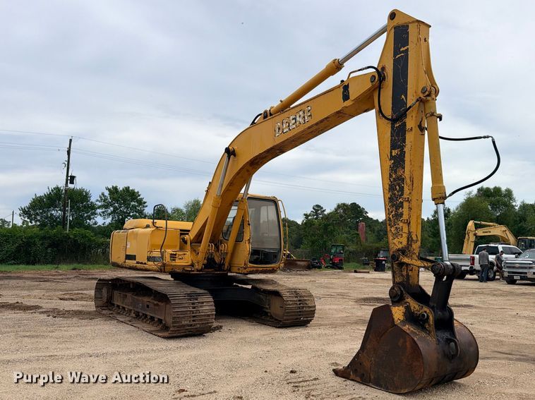 image for item DU1550 1999 John Deere 200LC excavator