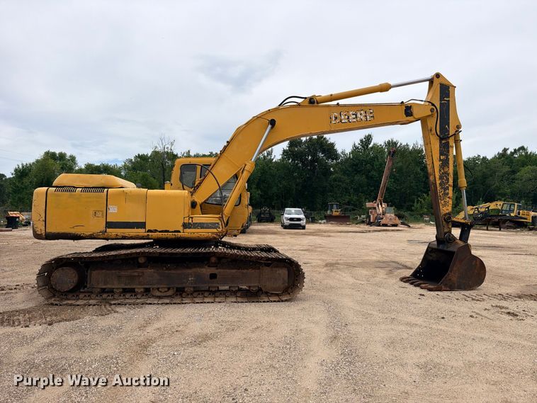 image for item DU1550 1999 John Deere 200LC excavator