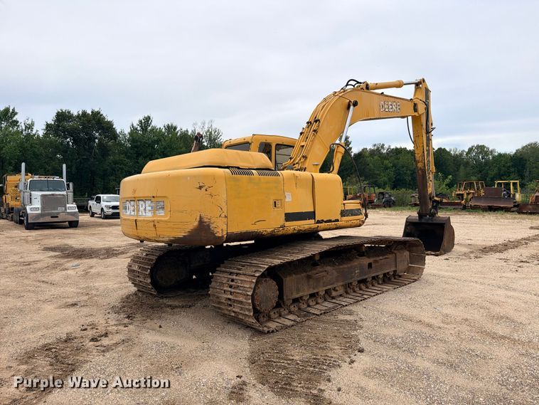 image for item DU1550 1999 John Deere 200LC excavator