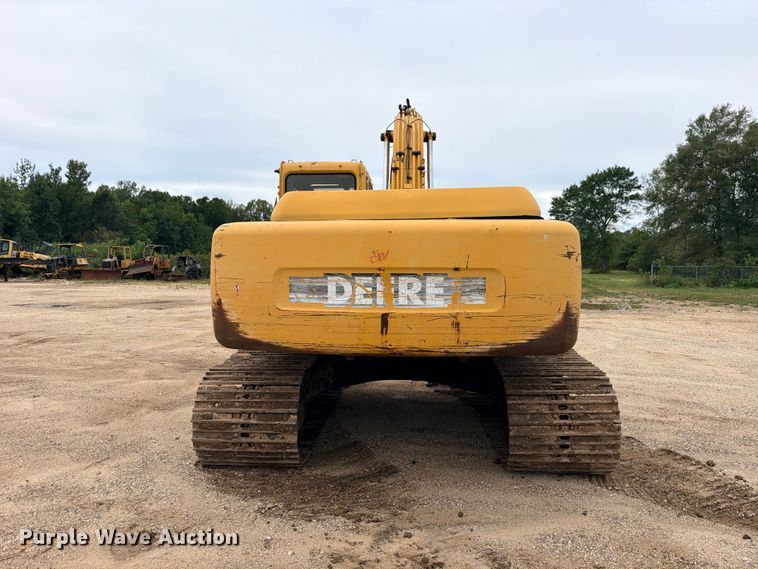 image for item DU1550 1999 John Deere 200LC excavator