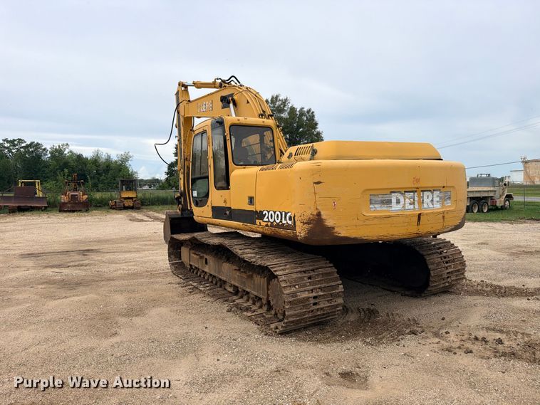 image for item DU1550 1999 John Deere 200LC excavator