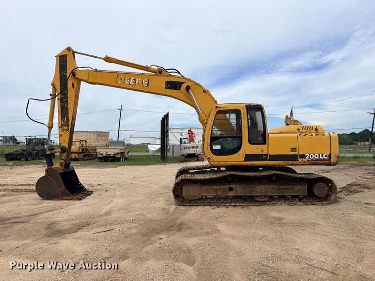 image for item DU1550 1999 John Deere 200LC excavator