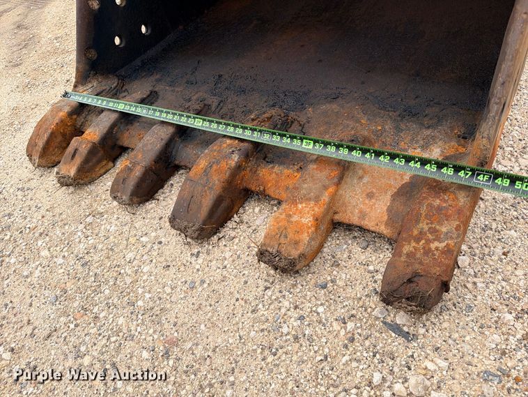 image for item DU1550 1999 John Deere 200LC excavator