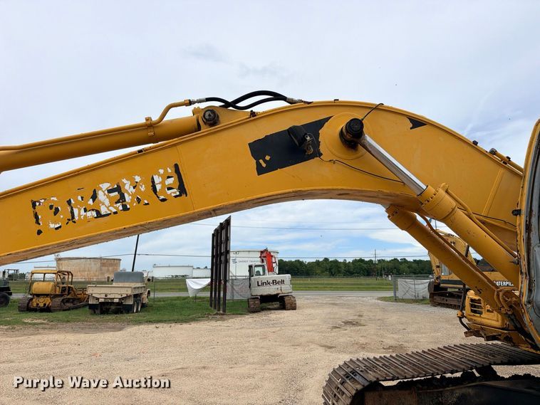 image for item DU1550 1999 John Deere 200LC excavator