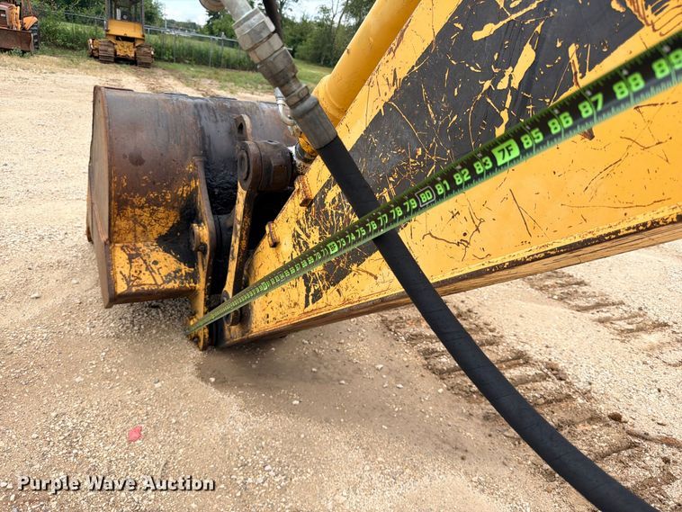 image for item DU1550 1999 John Deere 200LC excavator