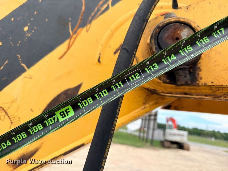 image for item DU1550 1999 John Deere 200LC excavator
