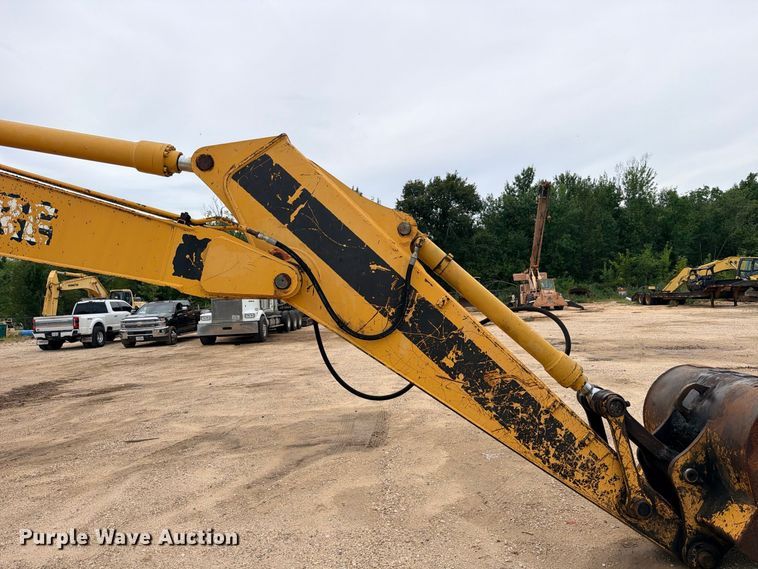 image for item DU1550 1999 John Deere 200LC excavator