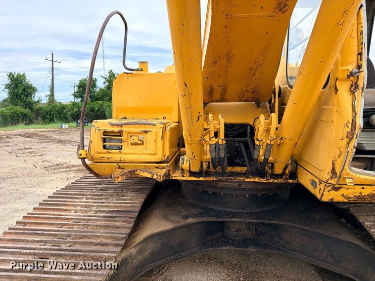 image for item DU1550 1999 John Deere 200LC excavator