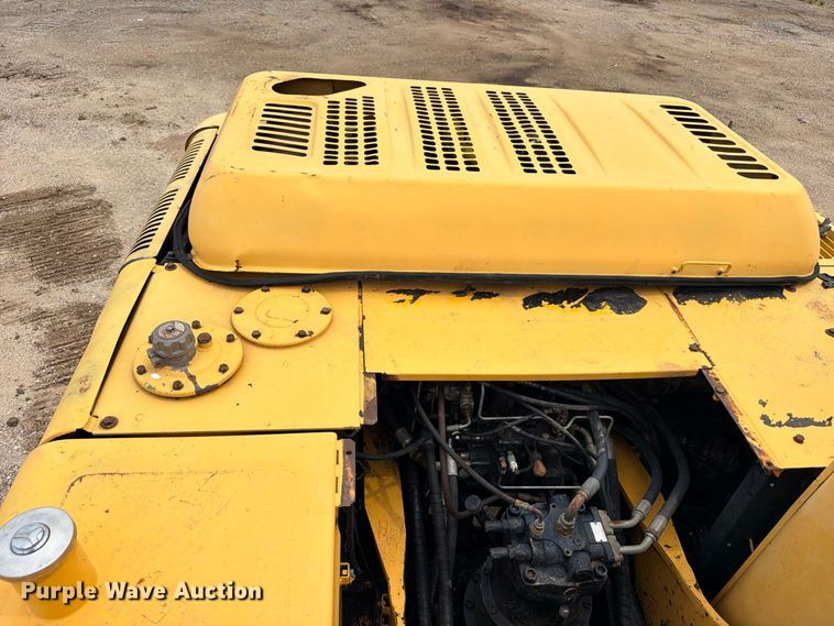 image for item DU1550 1999 John Deere 200LC excavator
