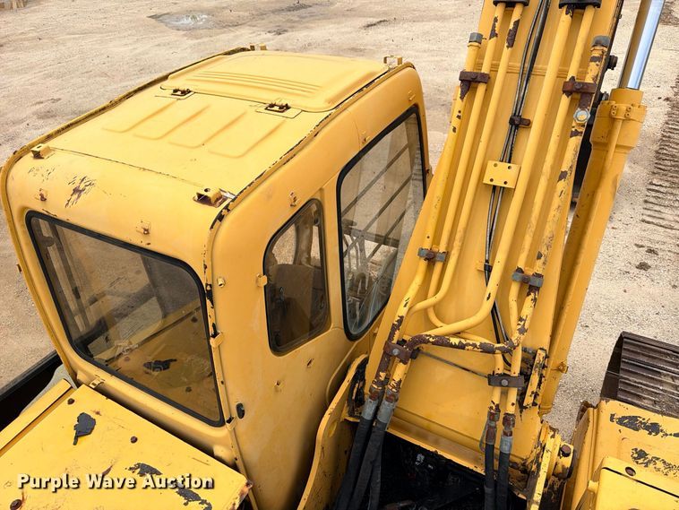 image for item DU1550 1999 John Deere 200LC excavator