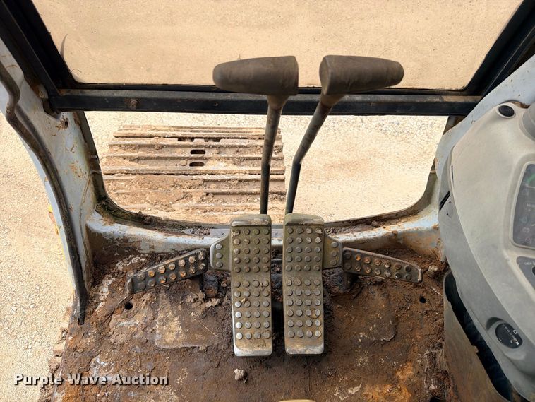 image for item DU1550 1999 John Deere 200LC excavator