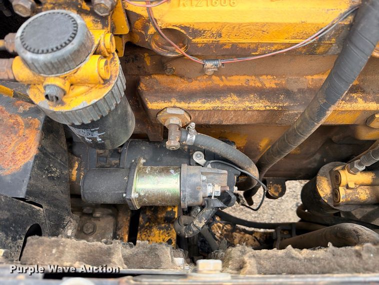 image for item DU1550 1999 John Deere 200LC excavator
