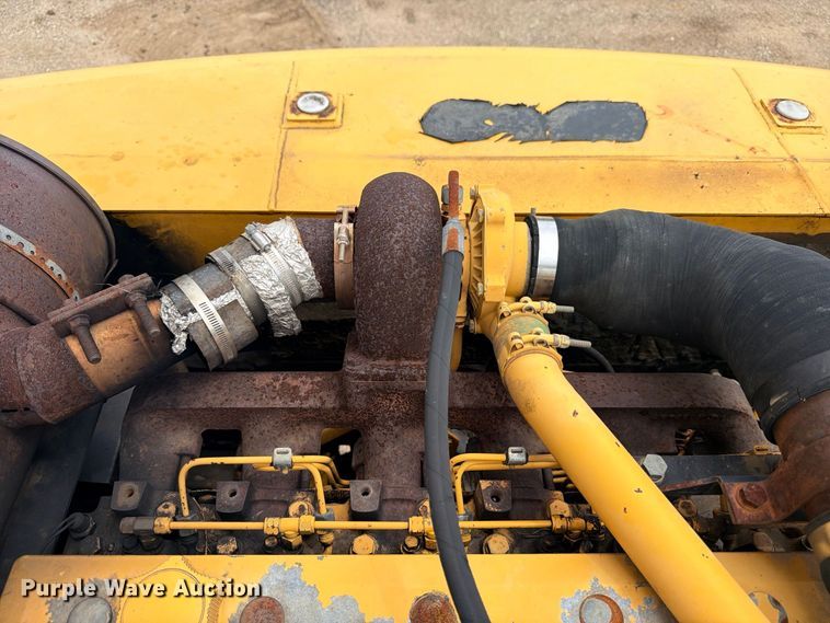 image for item DU1550 1999 John Deere 200LC excavator