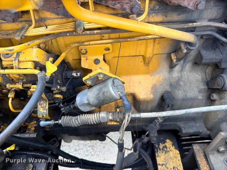 image for item DU1550 1999 John Deere 200LC excavator