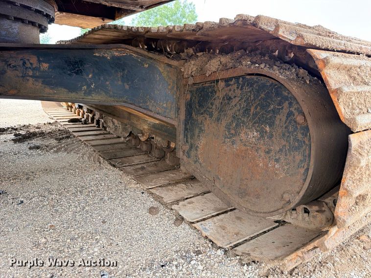 image for item DU1550 1999 John Deere 200LC excavator