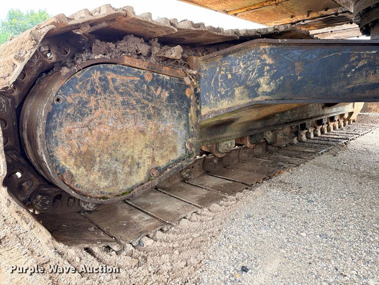image for item DU1550 1999 John Deere 200LC excavator