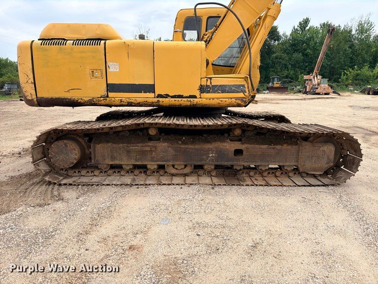image for item DU1550 1999 John Deere 200LC excavator
