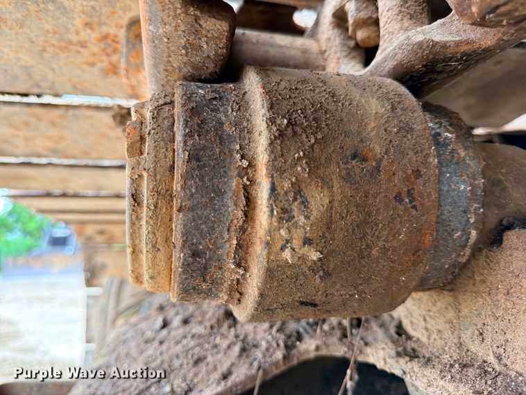 image for item DU1550 1999 John Deere 200LC excavator