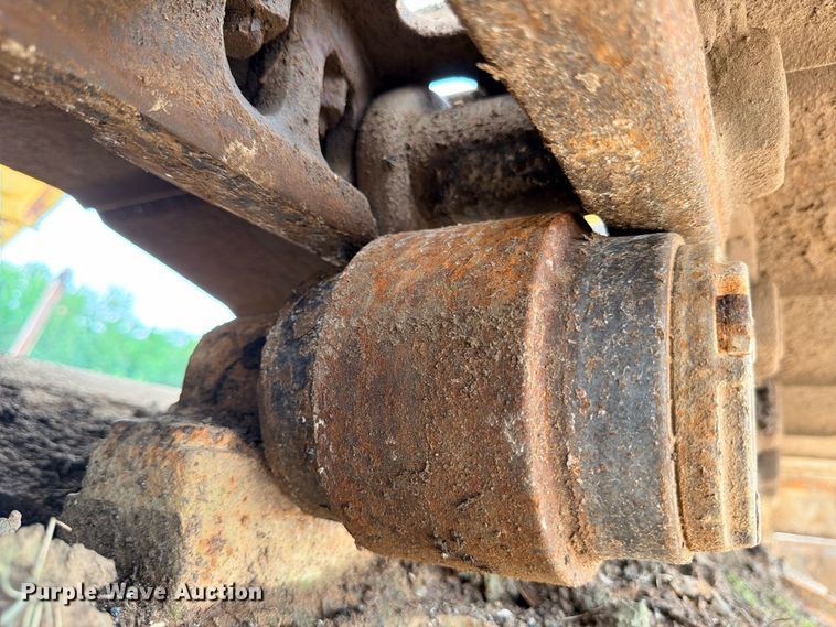 image for item DU1550 1999 John Deere 200LC excavator