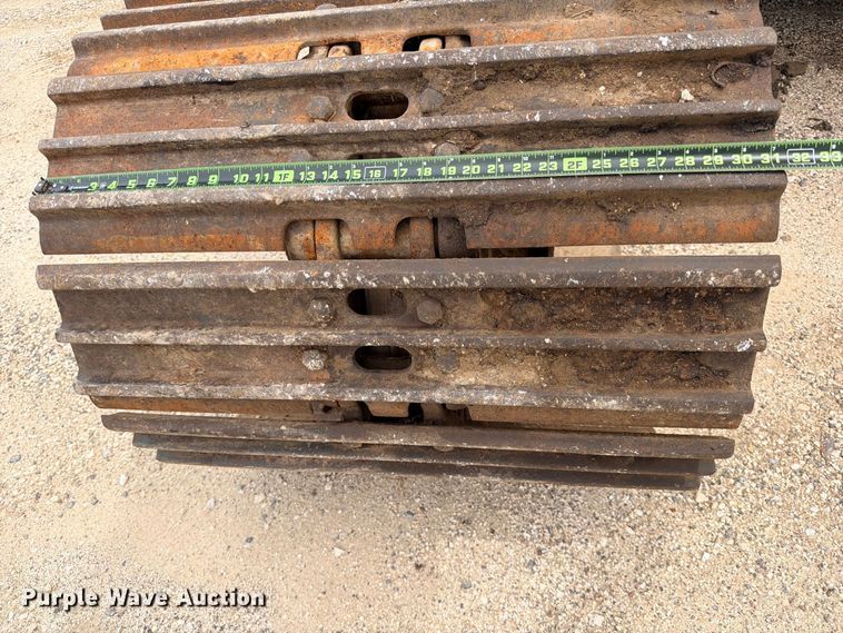 image for item DU1550 1999 John Deere 200LC excavator