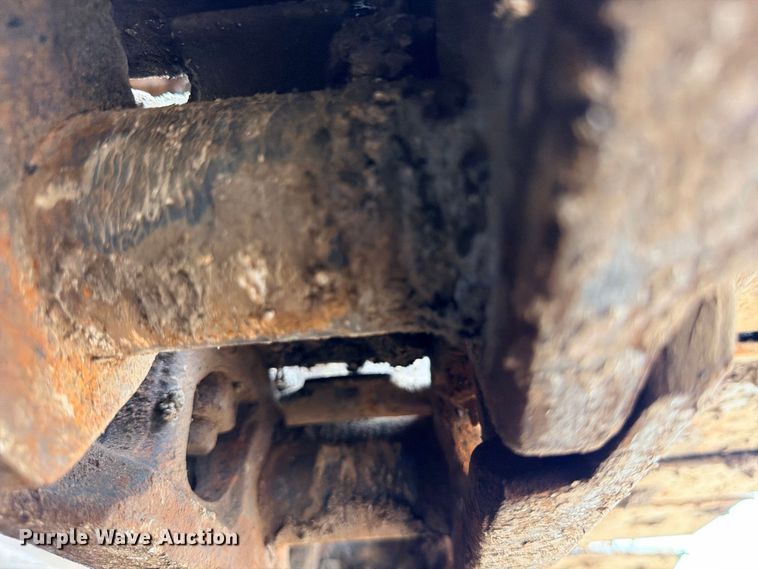 image for item DU1550 1999 John Deere 200LC excavator