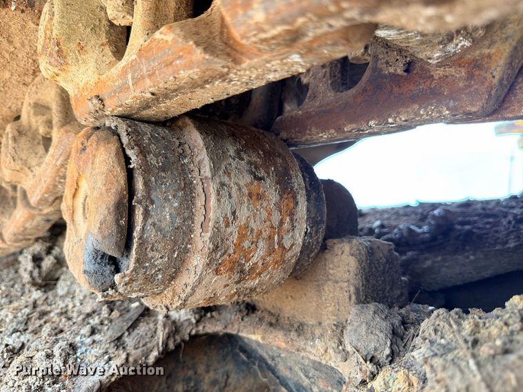 image for item DU1550 1999 John Deere 200LC excavator