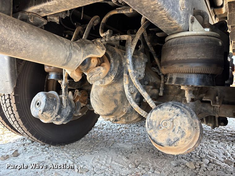 image for item DU6335 2016 Kenworth T800 dump truck