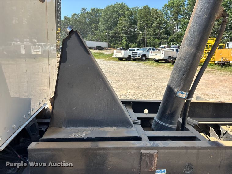 image for item DU6335 2016 Kenworth T800 dump truck