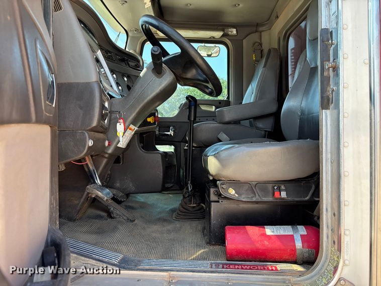 image for item DU6335 2016 Kenworth T800 dump truck