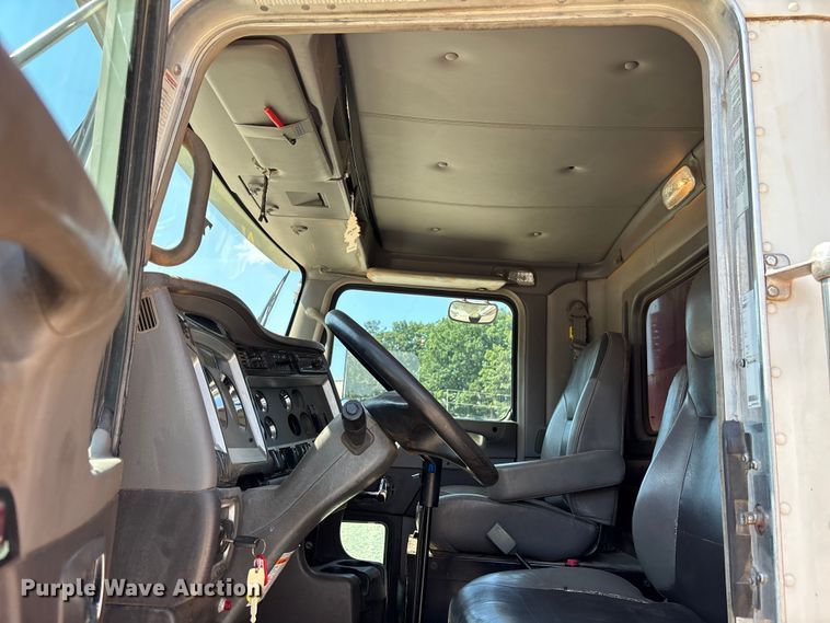 image for item DU6335 2016 Kenworth T800 dump truck