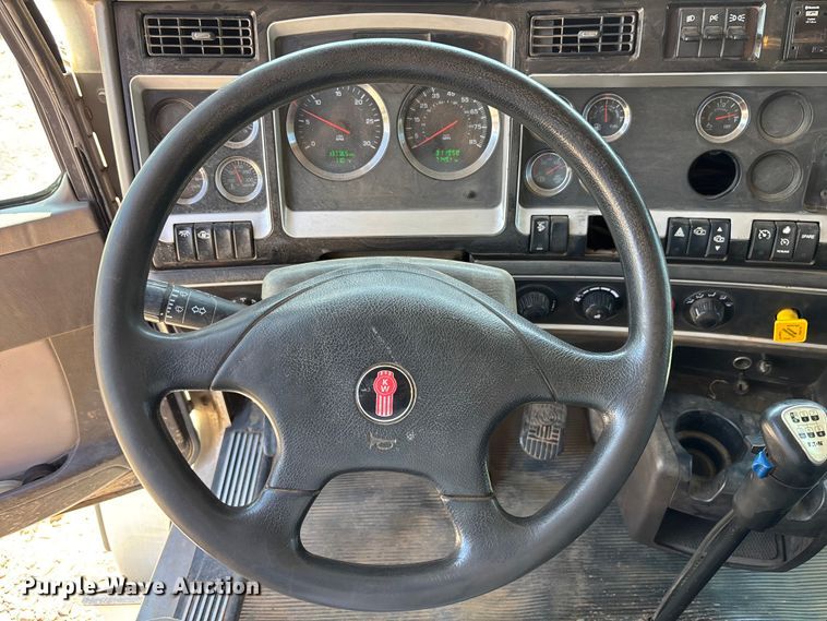 image for item DU6335 2016 Kenworth T800 dump truck