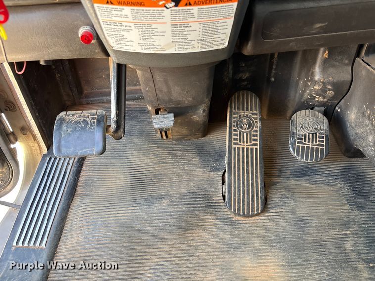image for item DU6335 2016 Kenworth T800 dump truck