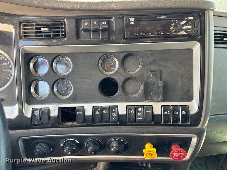 image for item DU6335 2016 Kenworth T800 dump truck