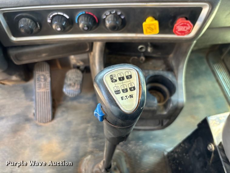 image for item DU6335 2016 Kenworth T800 dump truck