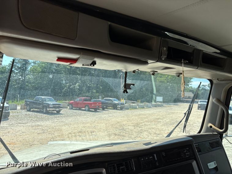 image for item DU6335 2016 Kenworth T800 dump truck